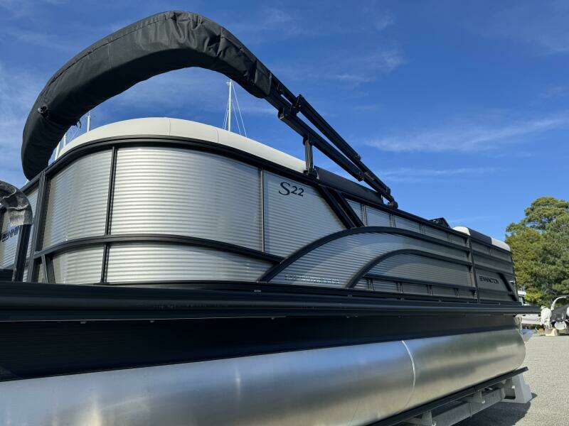 22ft Bennington Yacht For Sale