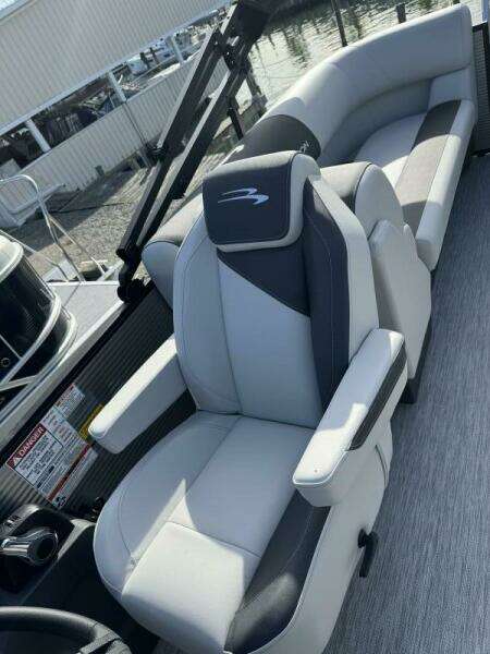 22ft Bennington Yacht For Sale