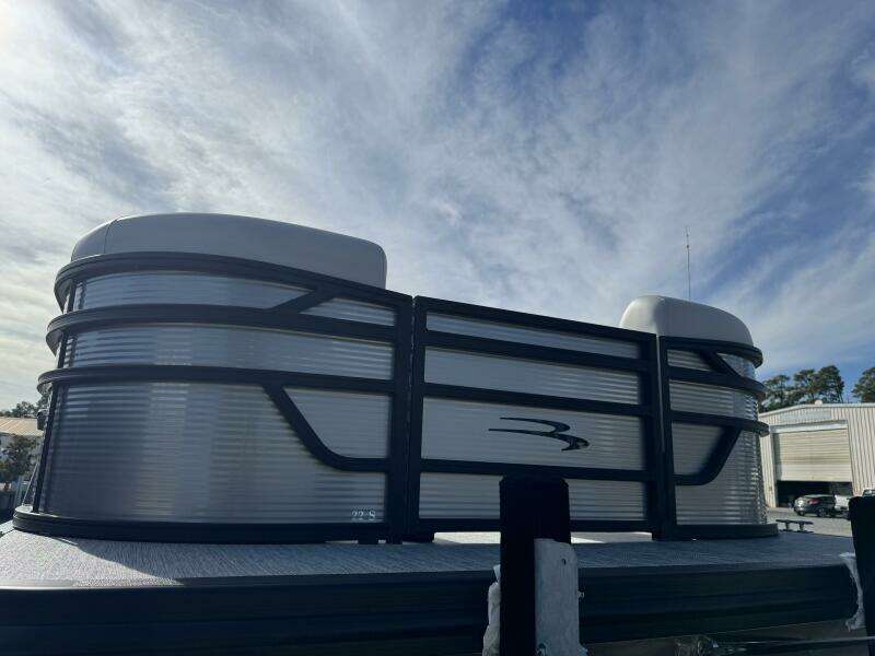 22ft Bennington Yacht For Sale