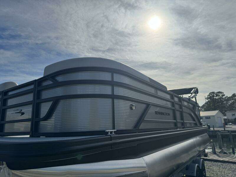 22ft Bennington Yacht For Sale