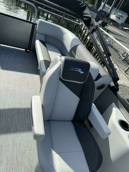 22ft Bennington Yacht For Sale