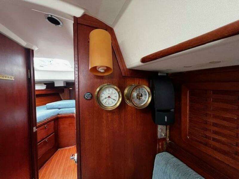 Salon starboard 