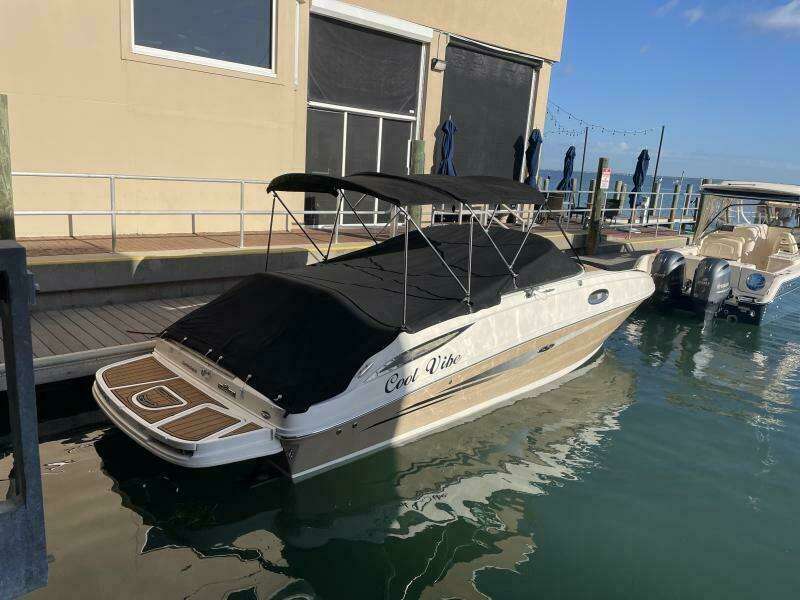 Cool Vibe 26ft Sea Ray Yacht For Sale