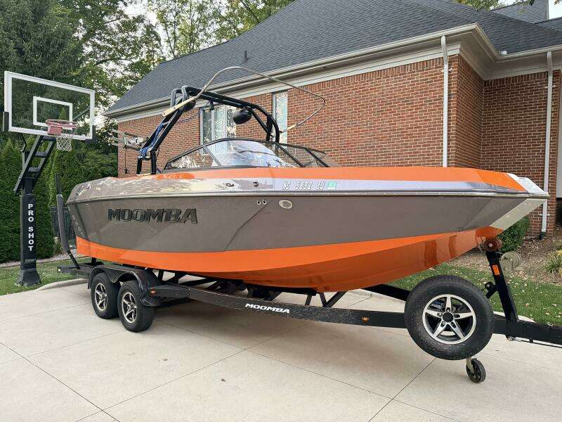22ft Moomba Yacht For Sale