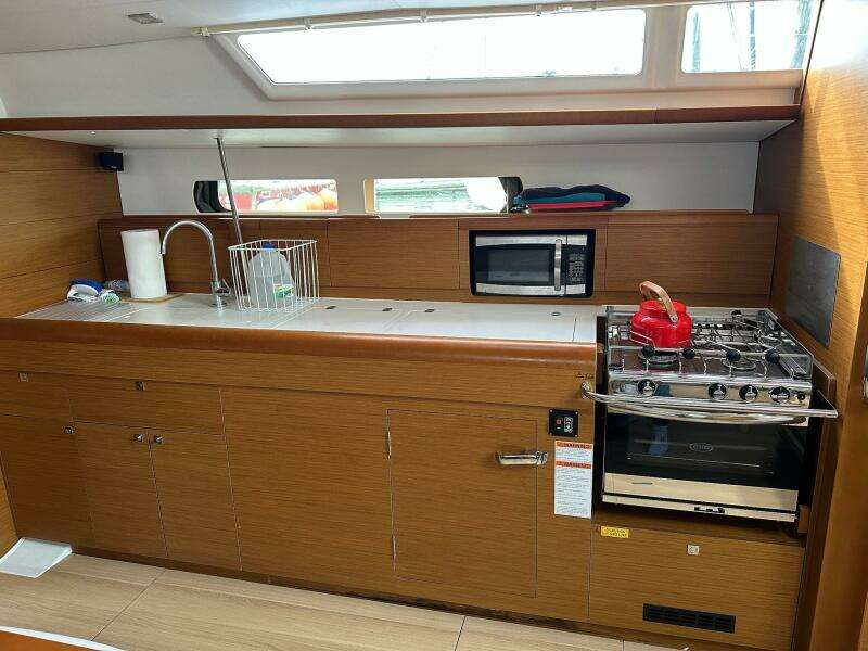 47ft Jeanneau Yacht For Sale