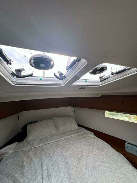47ft Jeanneau Yacht For Sale