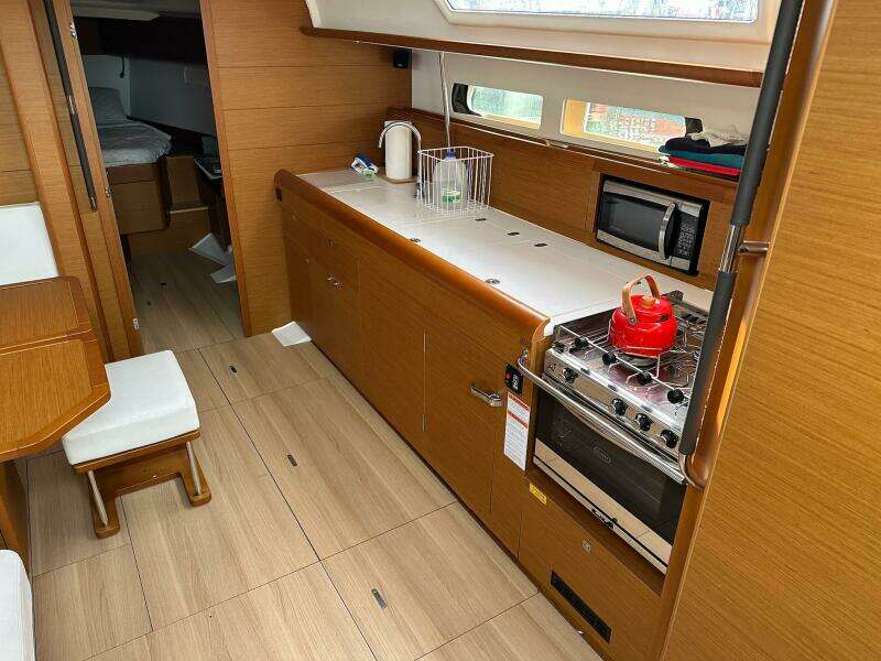 47ft Jeanneau Yacht For Sale