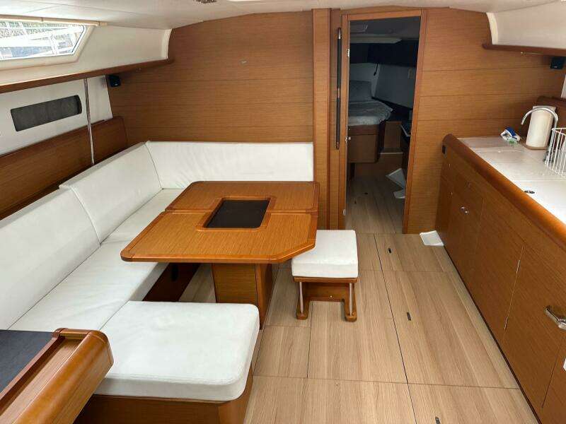 47ft Jeanneau Yacht For Sale