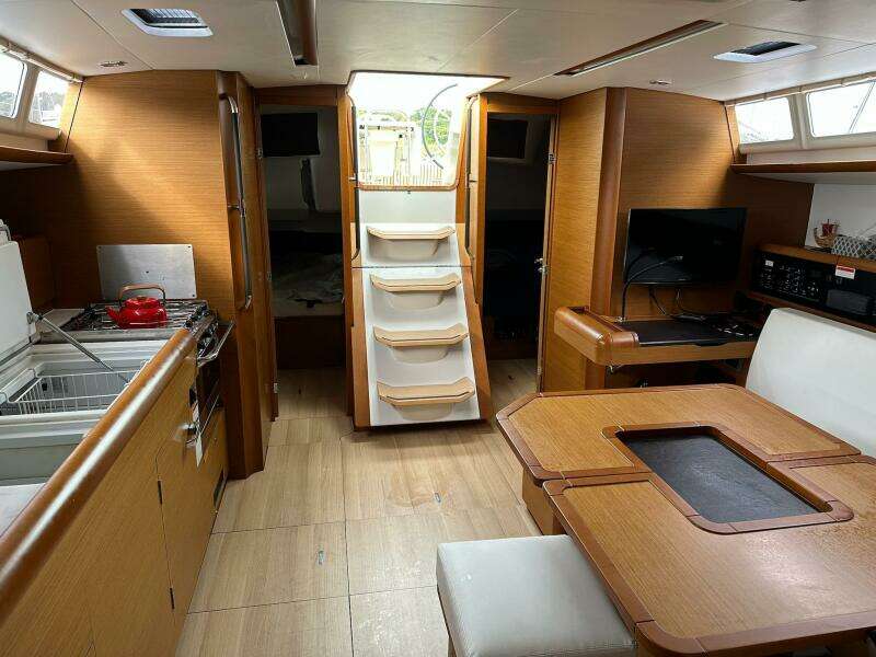 47ft Jeanneau Yacht For Sale