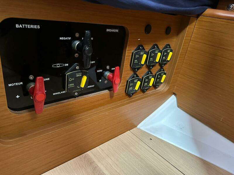 47ft Jeanneau Yacht For Sale