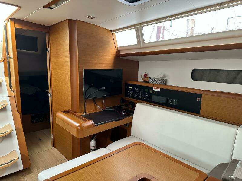 47ft Jeanneau Yacht For Sale