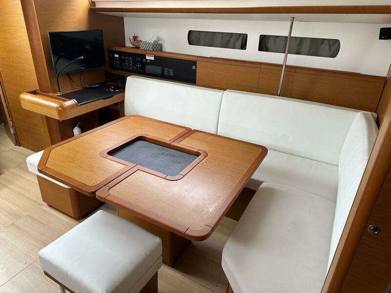 47ft Jeanneau Yacht For Sale