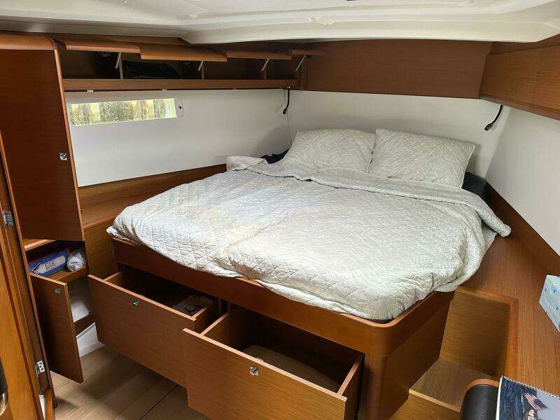 47ft Jeanneau Yacht For Sale