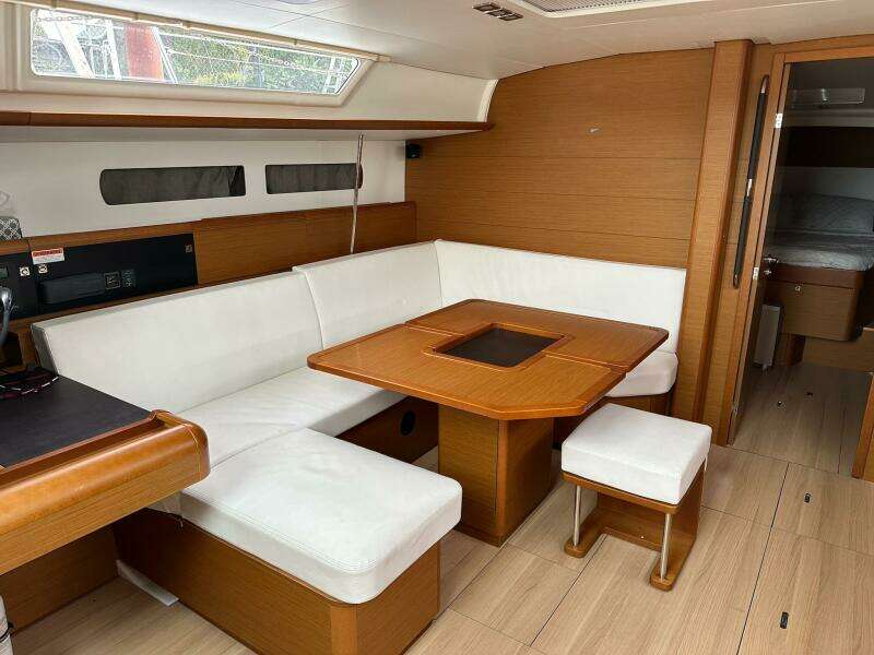 47ft Jeanneau Yacht For Sale