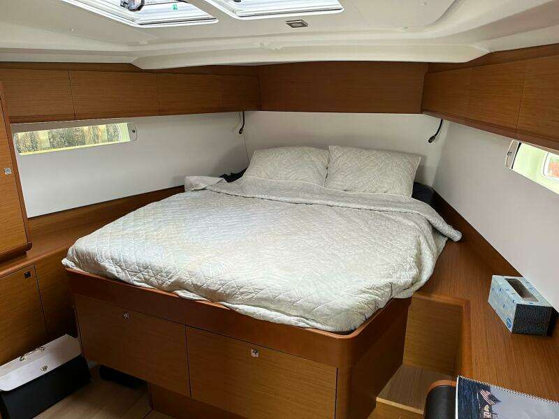 47ft Jeanneau Yacht For Sale