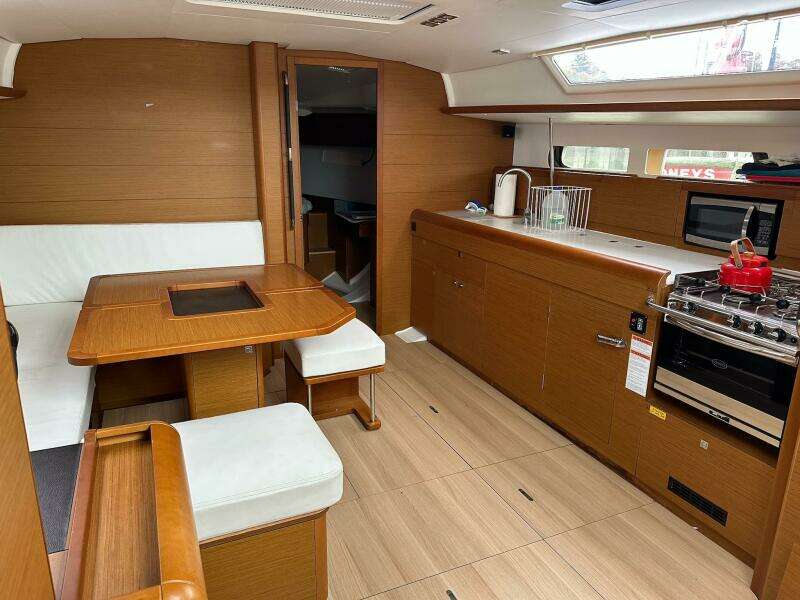 47ft Jeanneau Yacht For Sale