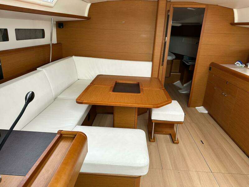 47ft Jeanneau Yacht For Sale
