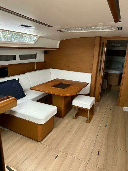 47ft Jeanneau Yacht For Sale