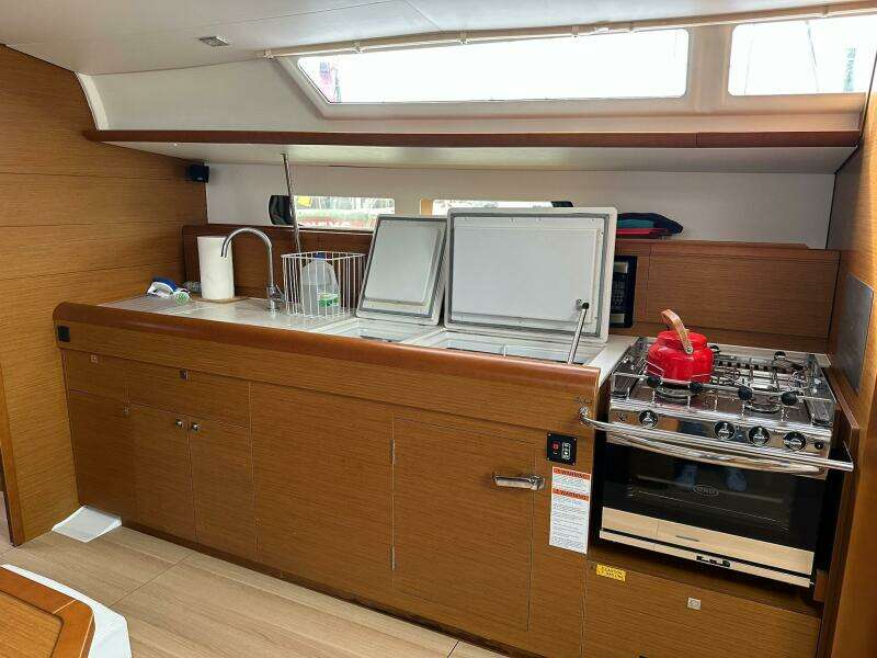 47ft Jeanneau Yacht For Sale