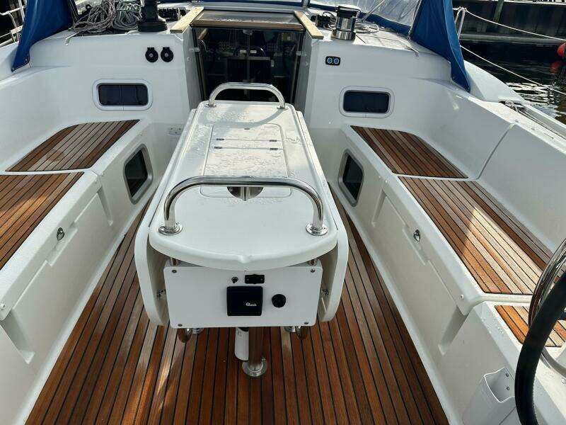 47ft Jeanneau Yacht For Sale