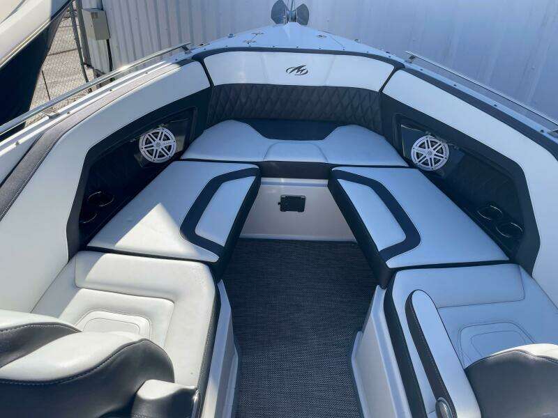Andiamo 32ft Monterey Yacht For Sale