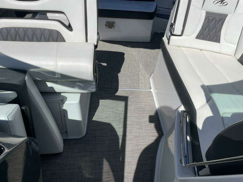 Andiamo 32ft Monterey Yacht For Sale