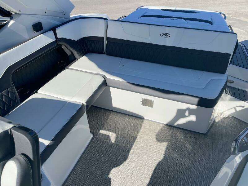 Andiamo 32ft Monterey Yacht For Sale