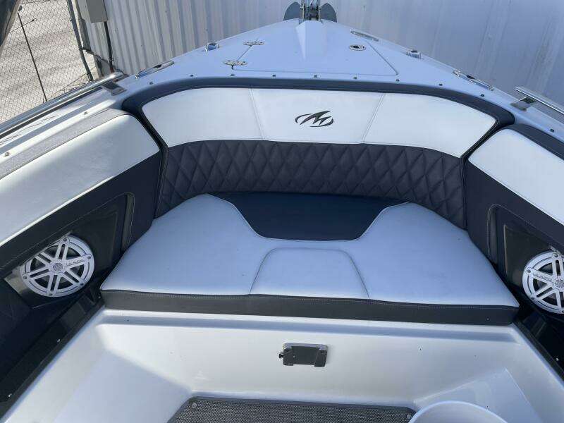 Andiamo 32ft Monterey Yacht For Sale