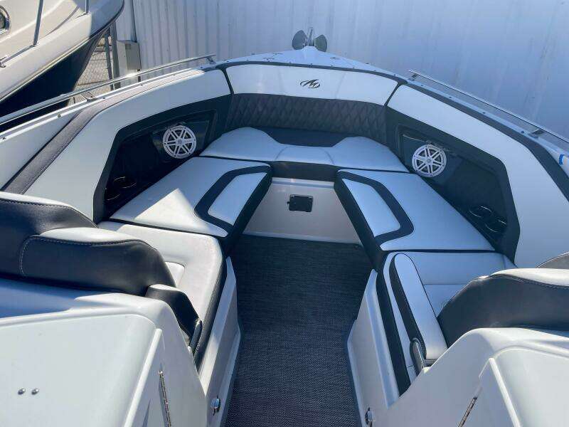 Andiamo 32ft Monterey Yacht For Sale