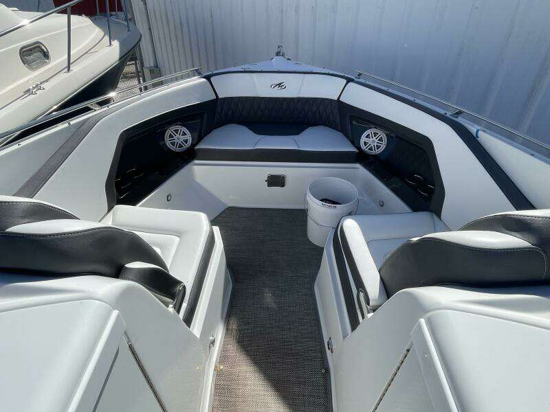 Andiamo 32ft Monterey Yacht For Sale