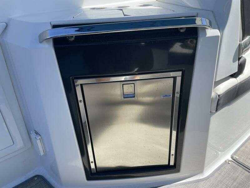 Andiamo 32ft Monterey Yacht For Sale