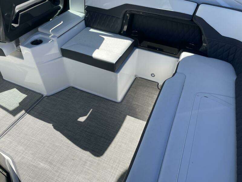 Andiamo 32ft Monterey Yacht For Sale