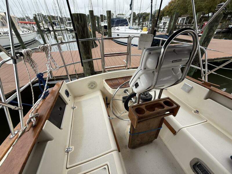 29' 1991 Island Packet IP-29