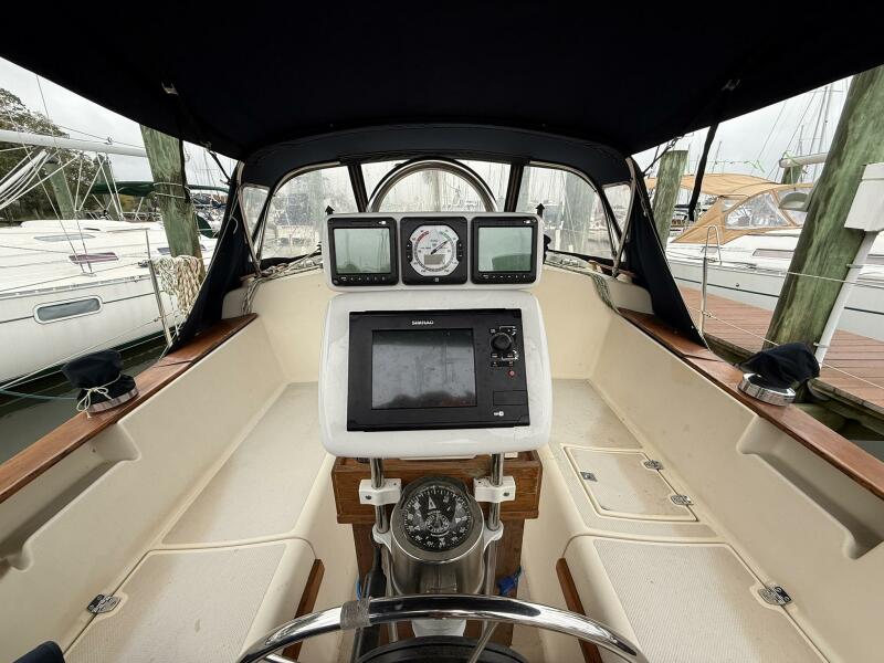 29' 1991 Island Packet IP-29