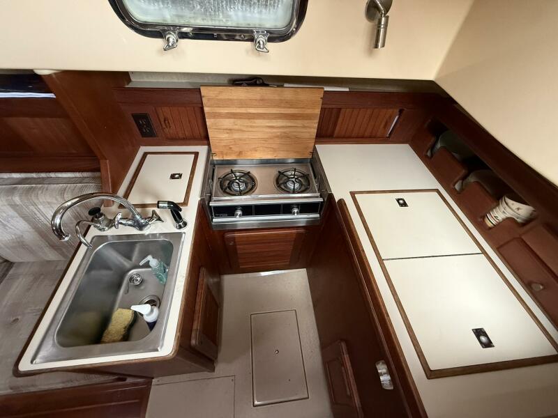 29' 1991 Island Packet IP-29