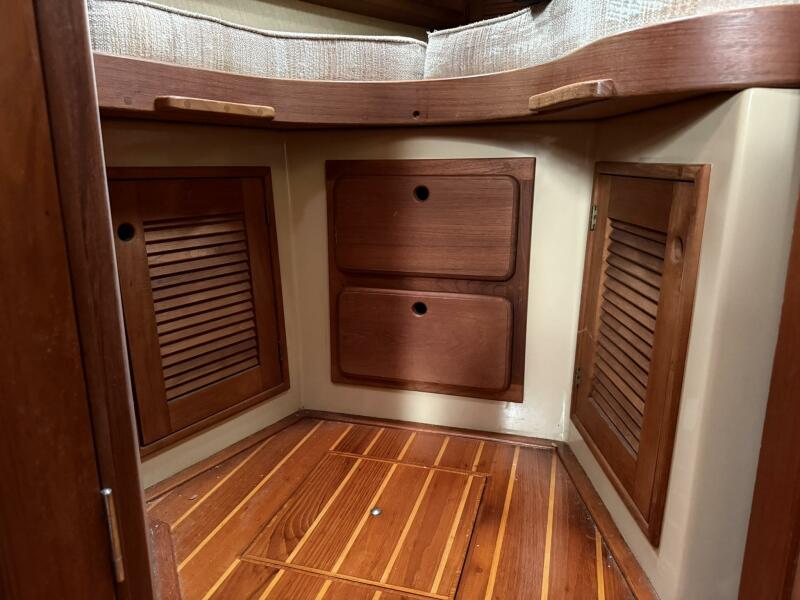 29' 1991 Island Packet IP-29