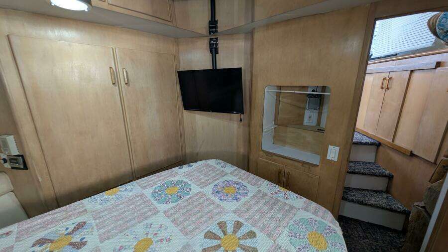 Have Love Will Travel 37ft Carver Yacht For Sale
