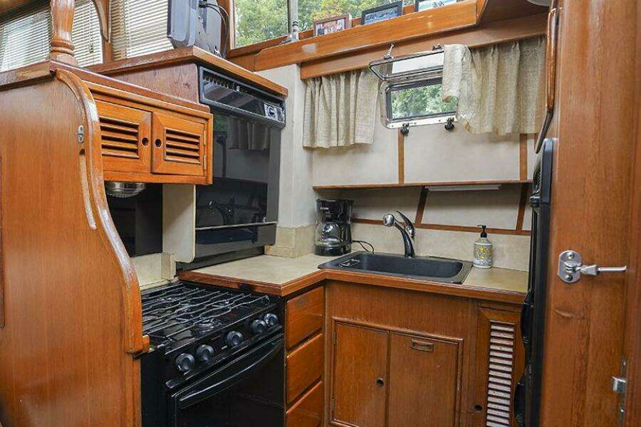 47ft Tradewinds Yacht For Sale