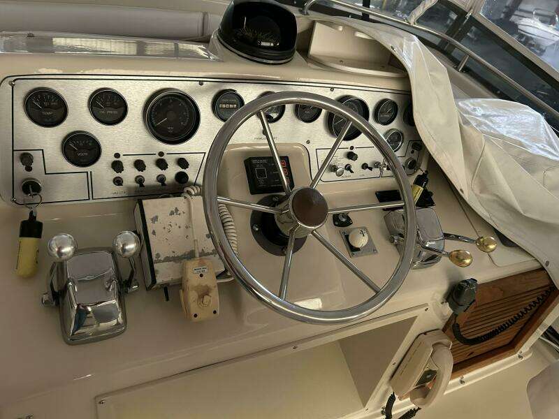 Full Coverage 37ft Silverton Yacht For Sale