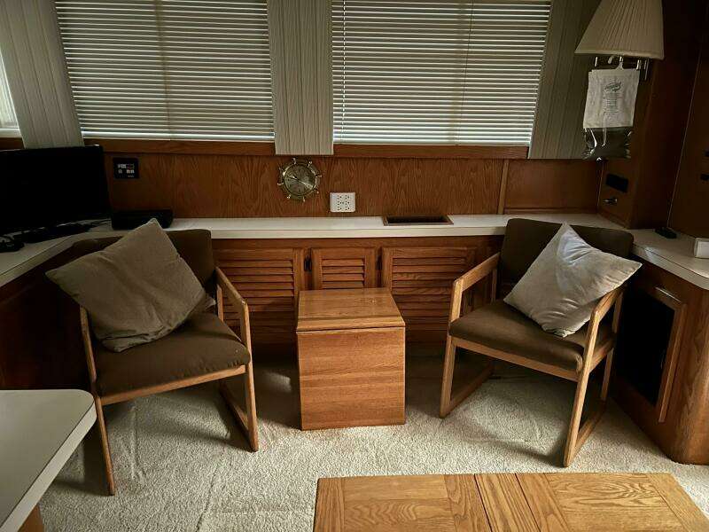 Full Coverage 37ft Silverton Yacht For Sale
