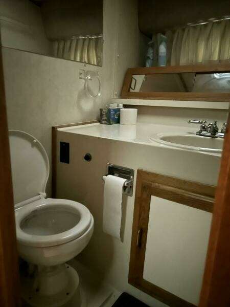 Full Coverage 37ft Silverton Yacht For Sale