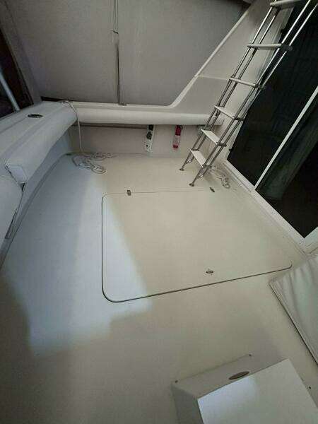 Full Coverage 37ft Silverton Yacht For Sale