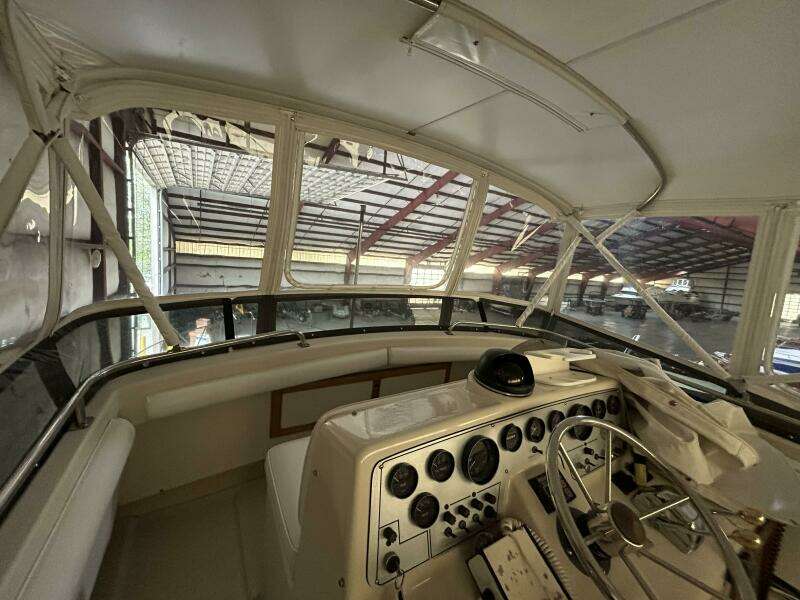 Full Coverage 37ft Silverton Yacht For Sale