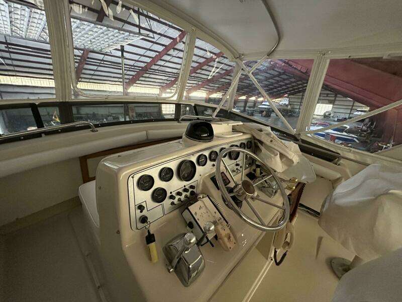 Full Coverage 37ft Silverton Yacht For Sale