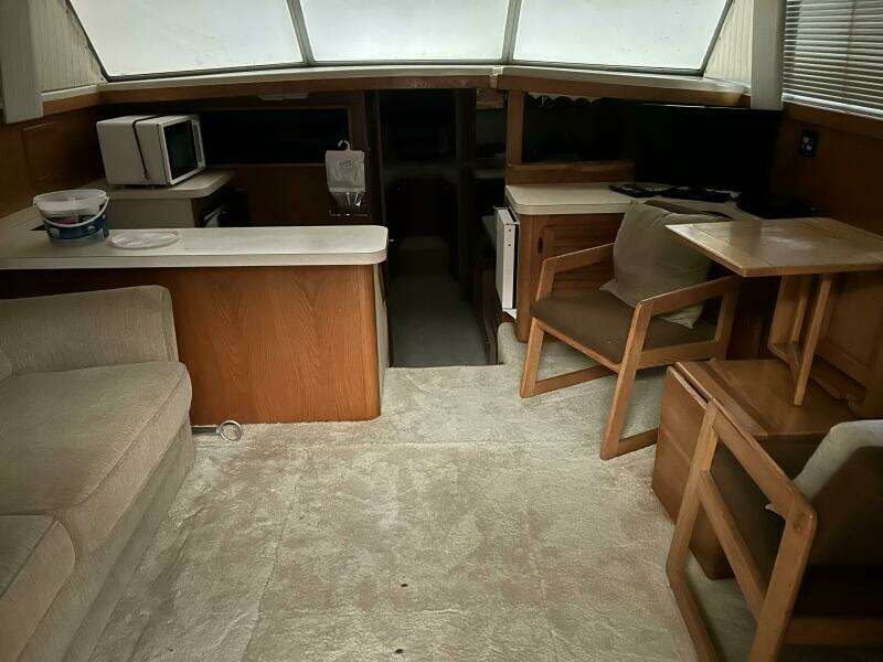 Full Coverage 37ft Silverton Yacht For Sale