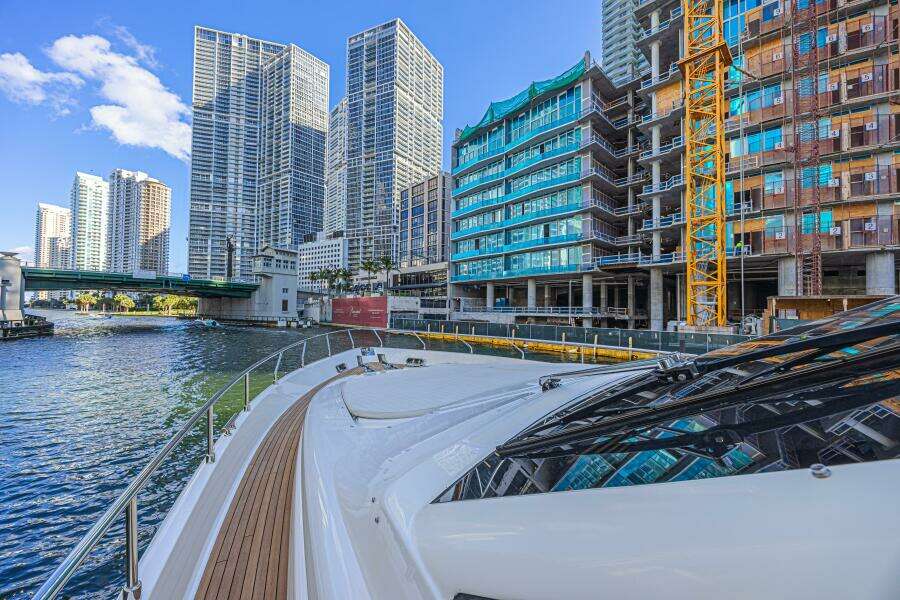 Noral 83ft Ferretti Yachts Yacht For Sale