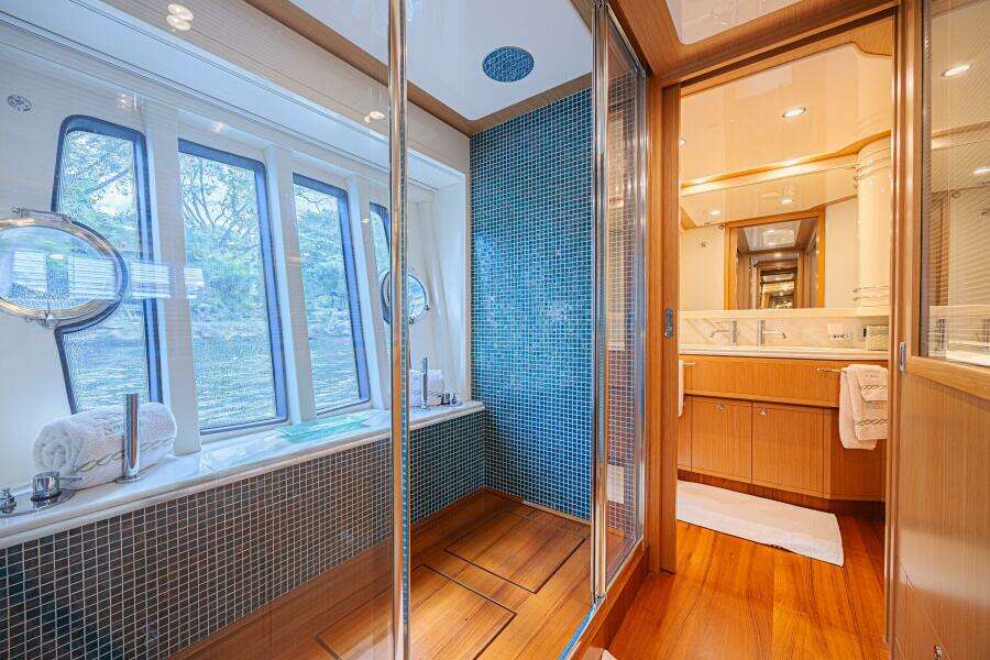 Noral 83ft Ferretti Yachts Yacht For Sale