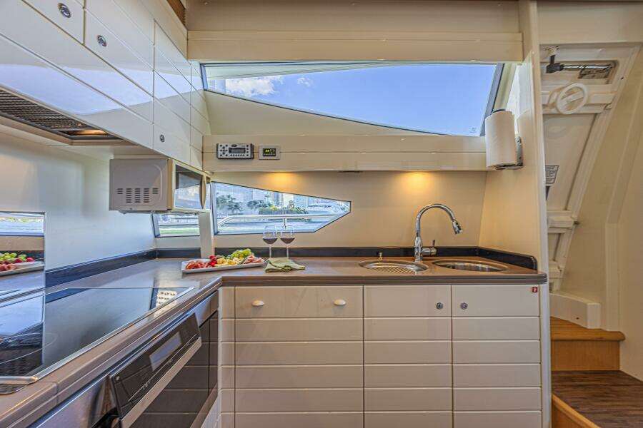 Noral 83ft Ferretti Yachts Yacht For Sale