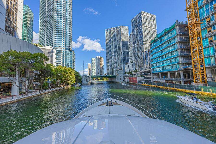 Noral 83ft Ferretti Yachts Yacht For Sale