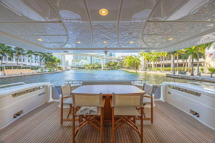 Noral 83ft Ferretti Yachts Yacht For Sale